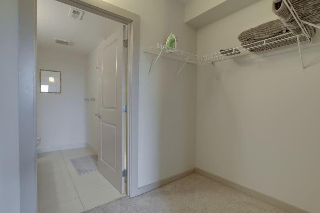 ארלינגטון Wonderful 2Br Apartment At Crystal City מראה חיצוני תמונה