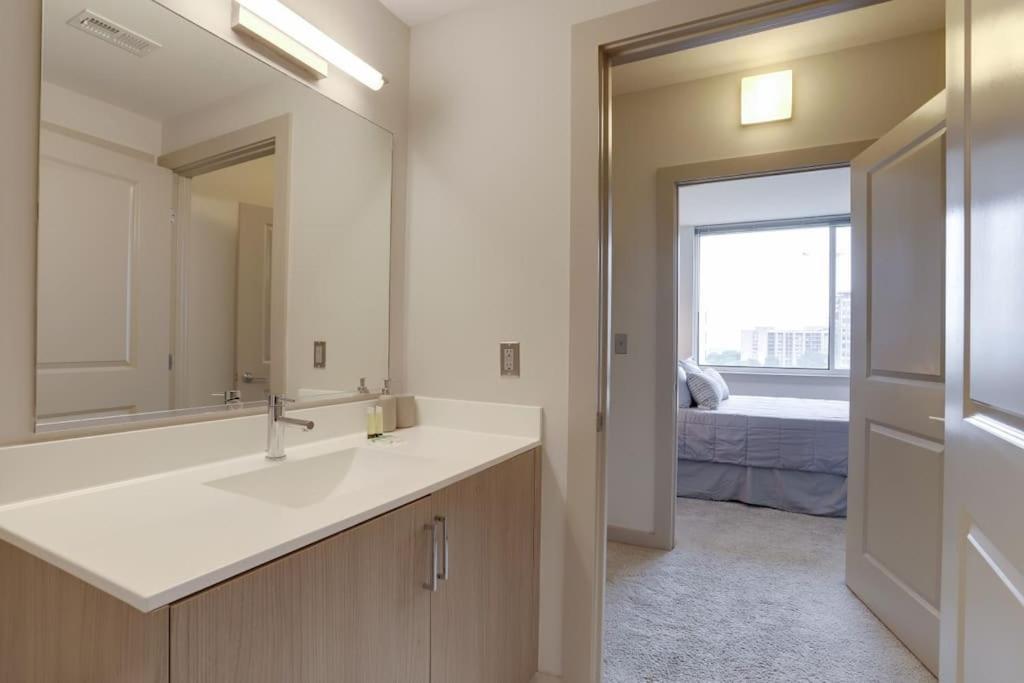ארלינגטון Wonderful 2Br Apartment At Crystal City מראה חיצוני תמונה
